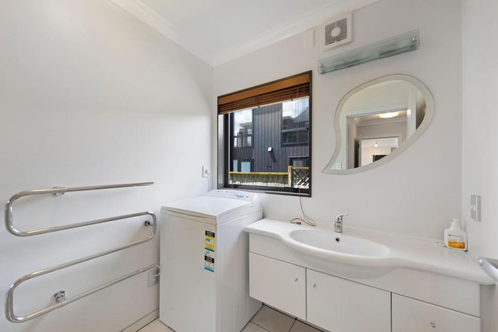 The Sandcastle - Papamoa Holiday Apartment Екстериор снимка